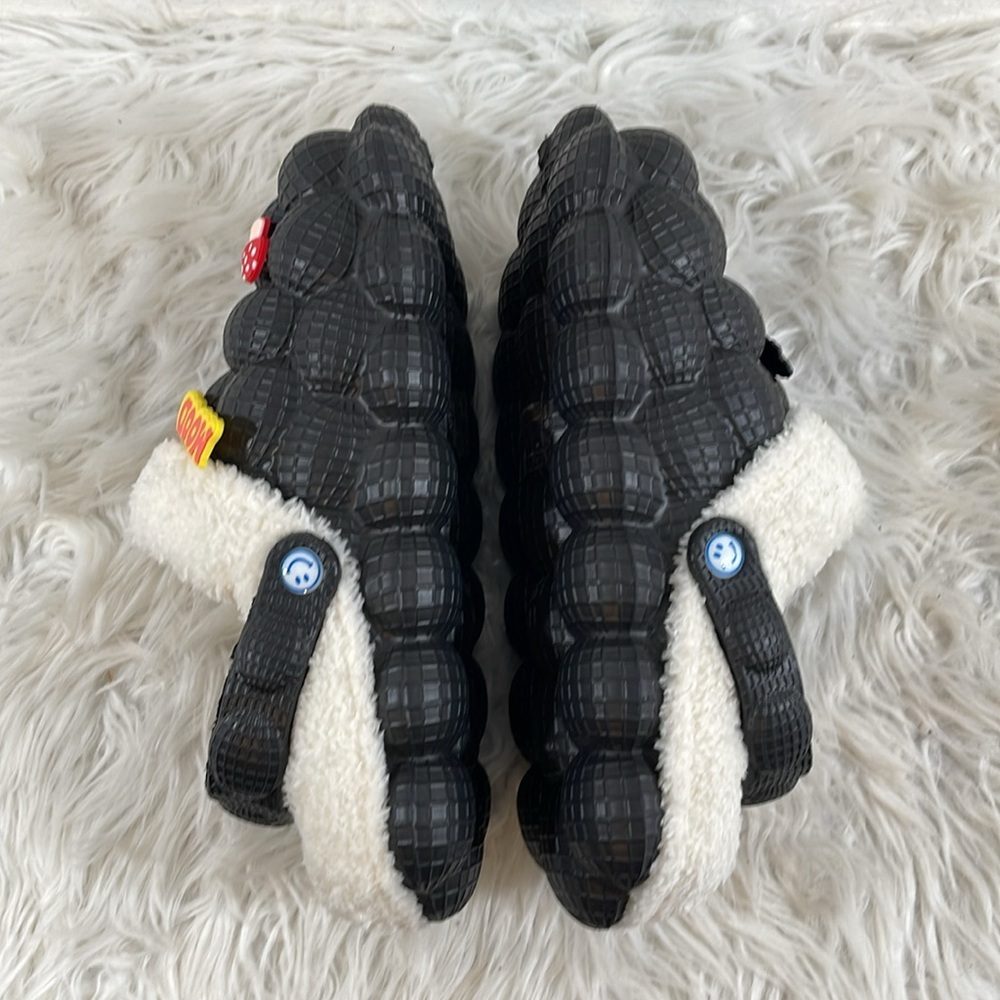 WILD DIVA Lounge Unique Fleece Lined Black Bubble Clogs with Fun Charms Size 11 - Picture 7 of 11